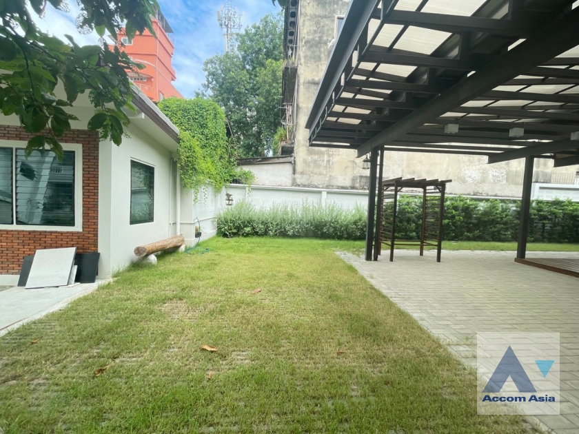 58  4 br House For Rent in Phaholyothin ,Bangkok ARL Makkasan - BTS Victory Monument AA36013