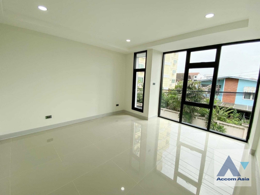 8  3 br Townhouse for rent and sale in Sukhumvit ,Bangkok BTS Udomsuk AA36022