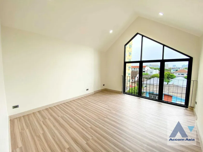  2  3 br Townhouse for rent and sale in Sukhumvit ,Bangkok BTS Udomsuk AA36022