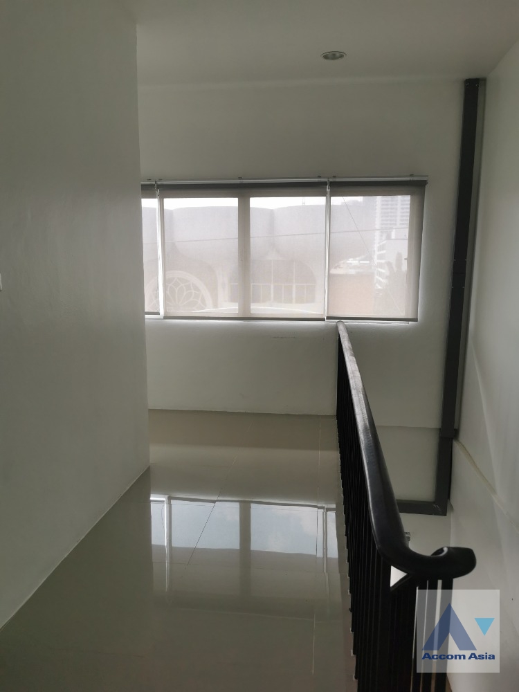 8  Office Space For Sale in Sukhumvit ,Bangkok BTS Thong Lo at Liberty Plaza AA36069