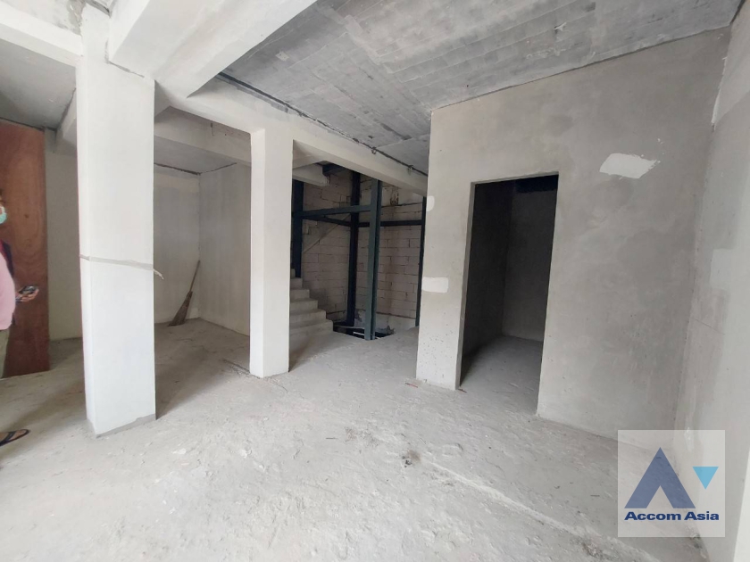 4  1 br Building For Rent in Sukhumvit ,Bangkok BTS Nana AA36074