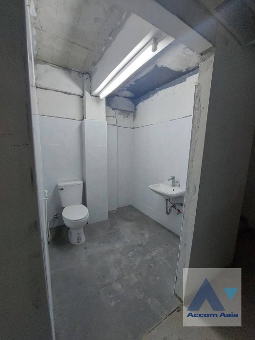 6  1 br Building For Rent in Sukhumvit ,Bangkok BTS Nana AA36074