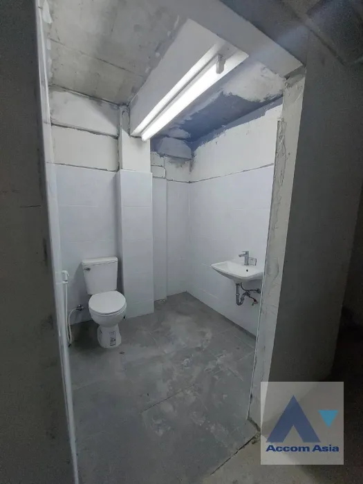 6  1 br Building For Rent in Sukhumvit ,Bangkok BTS Nana AA36074