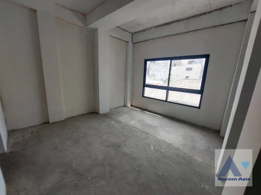  1  1 br Building For Rent in Sukhumvit ,Bangkok BTS Nana AA36074