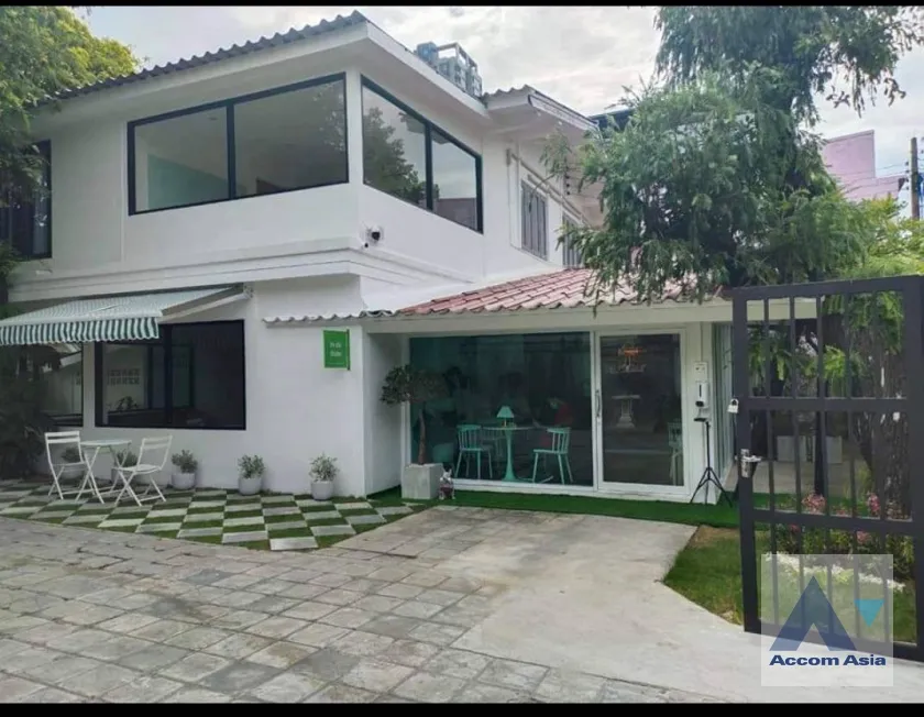  2  5 br House for rent and sale in Phaholyothin ,Bangkok BTS Saphan-Kwai AA36133
