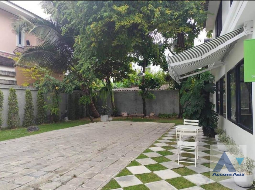 14  5 br House for rent and sale in Phaholyothin ,Bangkok BTS Saphan-Kwai AA36133