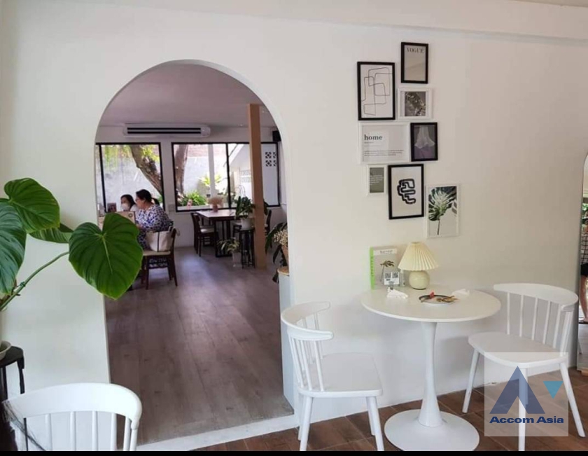 17  5 br House for rent and sale in Phaholyothin ,Bangkok BTS Saphan-Kwai AA36133