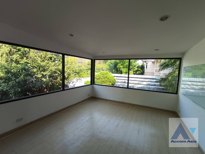 11  5 br House for rent and sale in Phaholyothin ,Bangkok BTS Saphan-Kwai AA36133