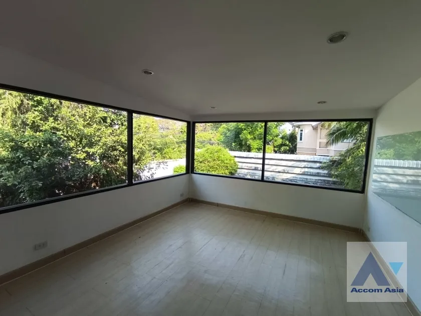 11  5 br House for rent and sale in Phaholyothin ,Bangkok BTS Saphan-Kwai AA36133