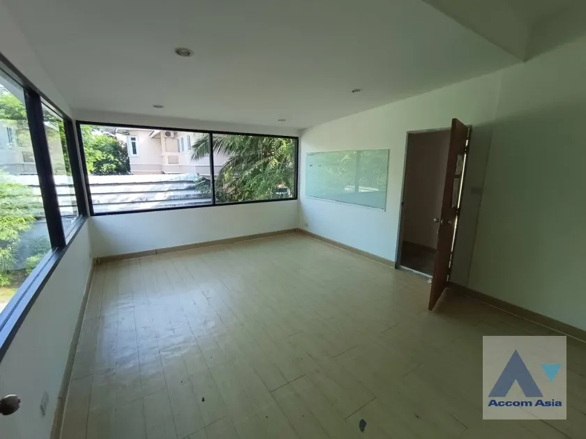 12  5 br House for rent and sale in Phaholyothin ,Bangkok BTS Saphan-Kwai AA36133