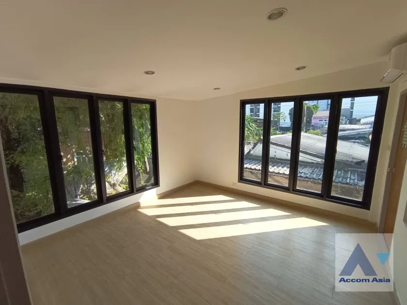 9  5 br House for rent and sale in Phaholyothin ,Bangkok BTS Saphan-Kwai AA36133