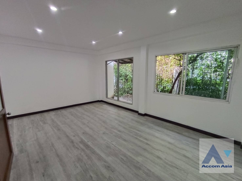 4  5 br House for rent and sale in Phaholyothin ,Bangkok BTS Saphan-Kwai AA36133