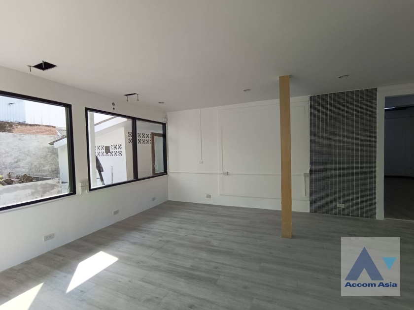 5  5 br House for rent and sale in Phaholyothin ,Bangkok BTS Saphan-Kwai AA36133