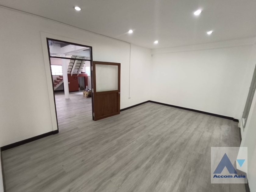 7  5 br House for rent and sale in Phaholyothin ,Bangkok BTS Saphan-Kwai AA36133