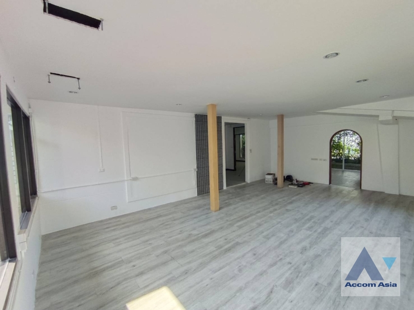  1  5 br House for rent and sale in Phaholyothin ,Bangkok BTS Saphan-Kwai AA36133