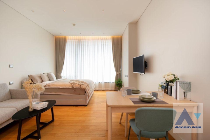  2  1 br Condominium for rent and sale in Ploenchit ,Bangkok BTS Chitlom at Sindhorn Residence AA36143