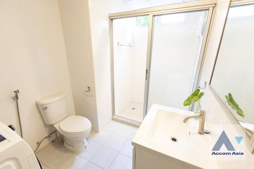 8  2 br Condominium For Rent in Ploenchit ,Bangkok BTS Ploenchit at Witthayu Complex AA36144