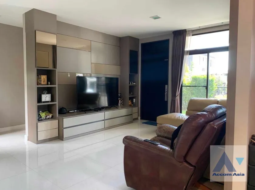 unit 4 Bedrooms  House For Rent & Sale in Bang Na, Bangkok  (AA36156)
