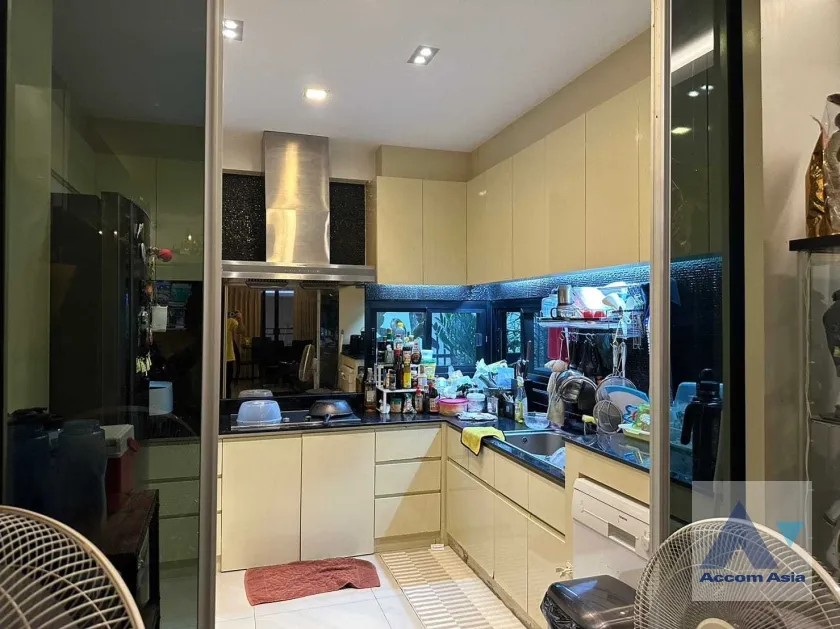  1  3 br Townhouse For Sale in Pattanakarn ,Bangkok ARL Ramkhamhaeng at Noble Cube AA36167