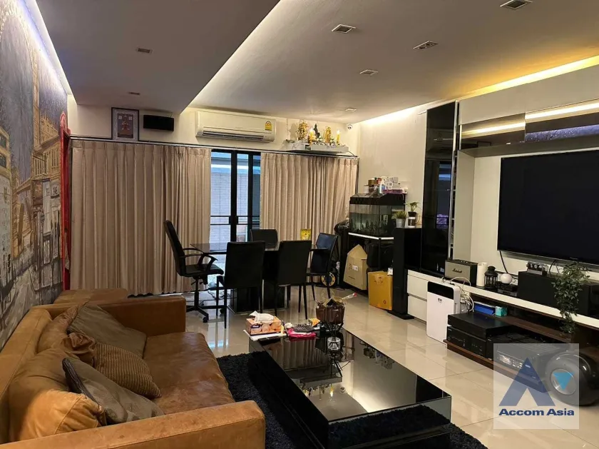  1  3 br Townhouse For Sale in Pattanakarn ,Bangkok ARL Ramkhamhaeng at Noble Cube AA36167