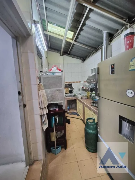 unit 3 Bedrooms  Townhouse For Sale in Bang Na, Bangkok  near BTS Bearing (AA36178)