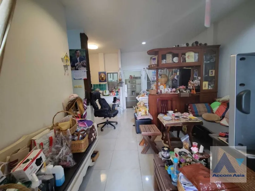 unit 3 Bedrooms  Townhouse For Sale in Bang Na, Bangkok  near BTS Bearing (AA36178)