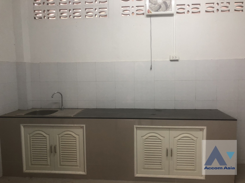 16  5 br House For Rent in Phaholyothin ,Bangkok BTS Saphan-Kwai AA36181