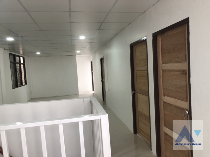 10  5 br House For Rent in Phaholyothin ,Bangkok BTS Saphan-Kwai AA36181