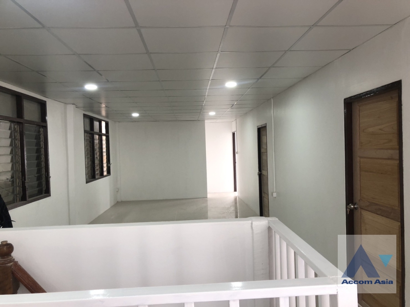 11  5 br House For Rent in Phaholyothin ,Bangkok BTS Saphan-Kwai AA36181