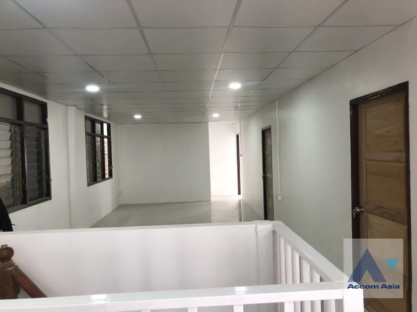 11  5 br House For Rent in Phaholyothin ,Bangkok BTS Saphan-Kwai AA36181