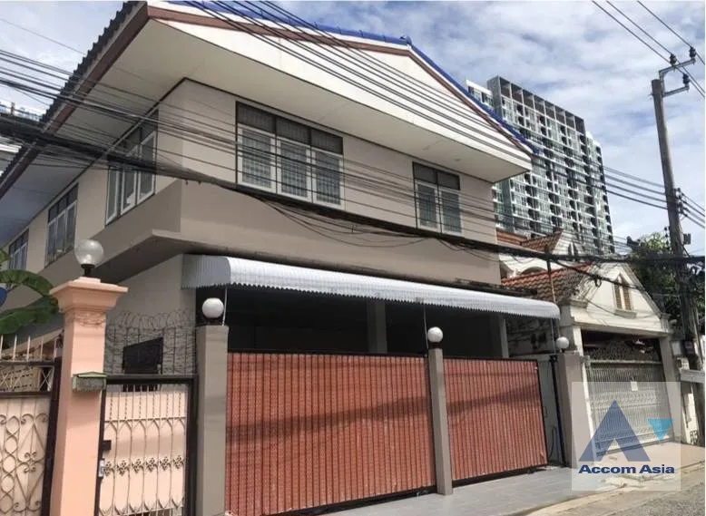  2  5 br House For Rent in Phaholyothin ,Bangkok BTS Saphan-Kwai AA36181