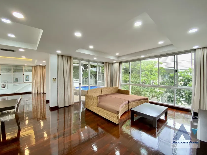  1  4 br House For Rent in New Phetchaburi ,Bangkok  at Homely atmosphere Compound AA36196
