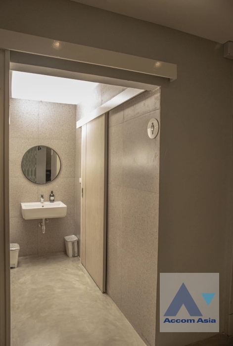 12  12 br Shophouse For Rent in Ploenchit ,Bangkok  AA36206