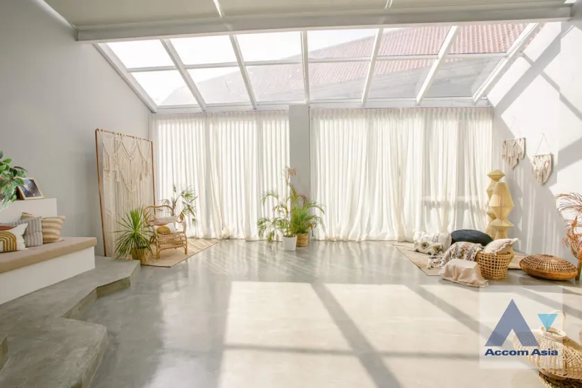unitOffice, Home Office |  12 Bedrooms  Shophouse For Rent in Ploenchit, Bangkok  (AA36206)