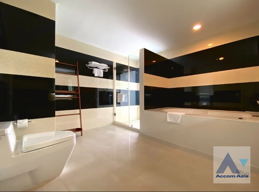 13  4 br Apartment For Rent in Sukhumvit ,Bangkok BTS Phrom Phong at Comfortable for living AA36232