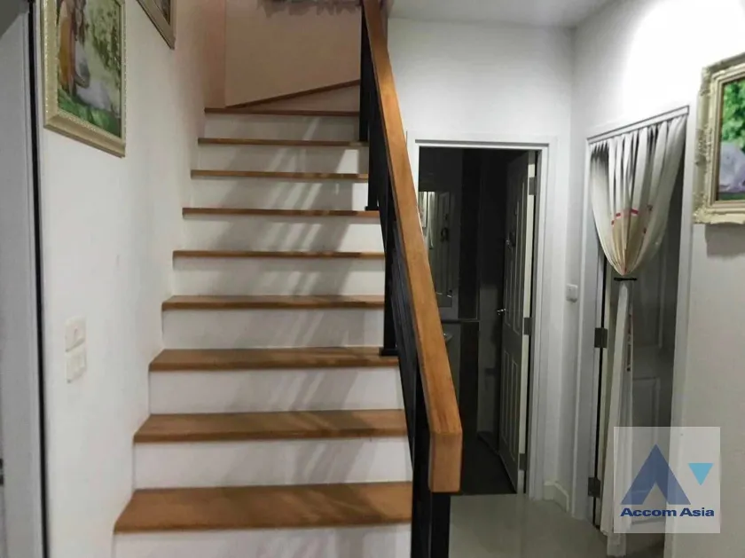 unit 4 Bedrooms  House For Sale in Pattanakarn, Bangkok  near ARL Ban Thap Chang (AA36254)