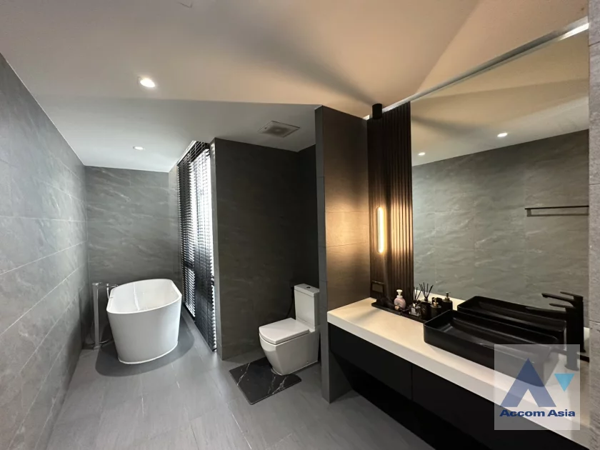 20  2 br House For Rent in Ratchadaphisek ,Bangkok MRT Huai Khwang AA36259