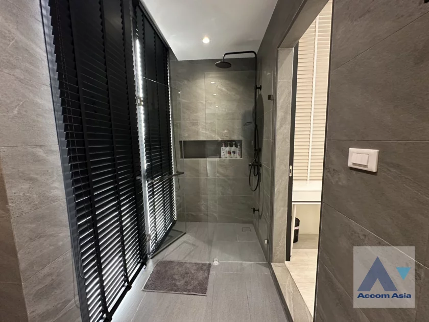32  2 br House For Rent in Ratchadaphisek ,Bangkok MRT Huai Khwang AA36259