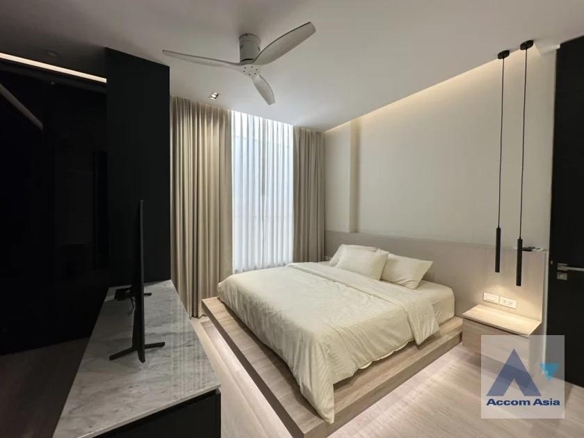 11  2 br House For Rent in Ratchadaphisek ,Bangkok MRT Huai Khwang AA36259