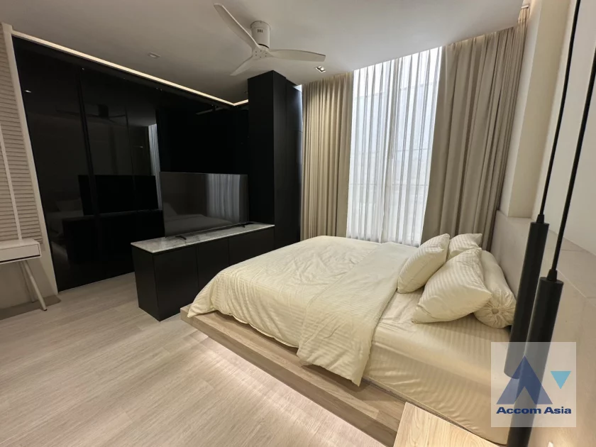 12  2 br House For Rent in Ratchadaphisek ,Bangkok MRT Huai Khwang AA36259