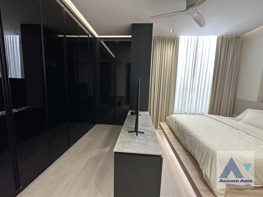 15  2 br House For Rent in Ratchadaphisek ,Bangkok MRT Huai Khwang AA36259