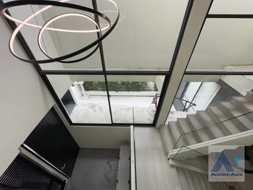  1  2 br House For Rent in Ratchadaphisek ,Bangkok MRT Huai Khwang AA36259