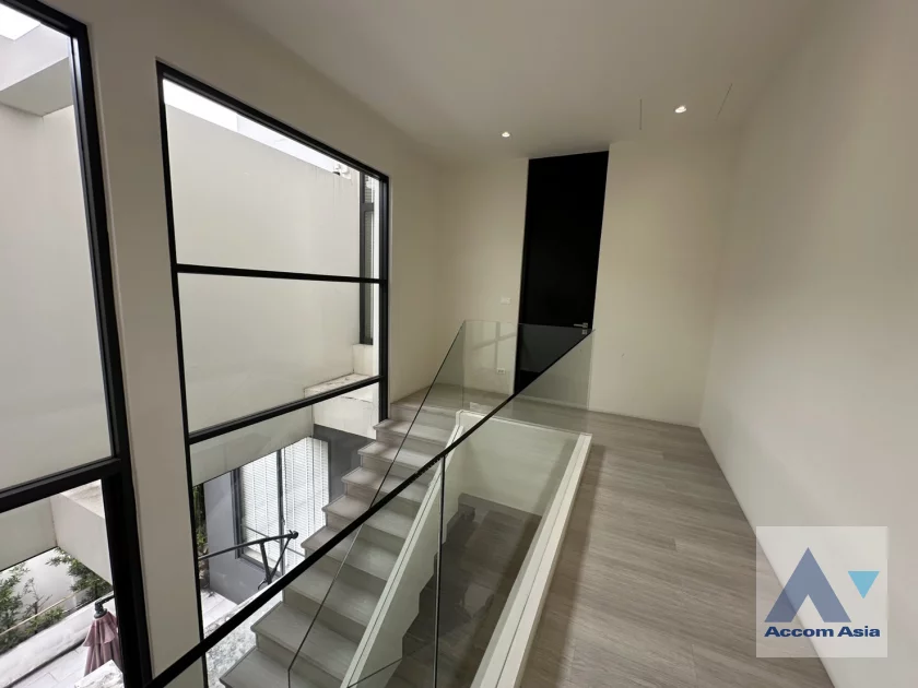 7  2 br House For Rent in Ratchadaphisek ,Bangkok MRT Huai Khwang AA36259