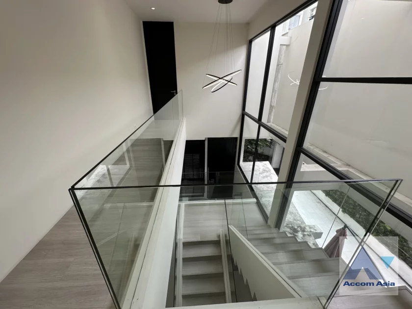 9  2 br House For Rent in Ratchadaphisek ,Bangkok MRT Huai Khwang AA36259