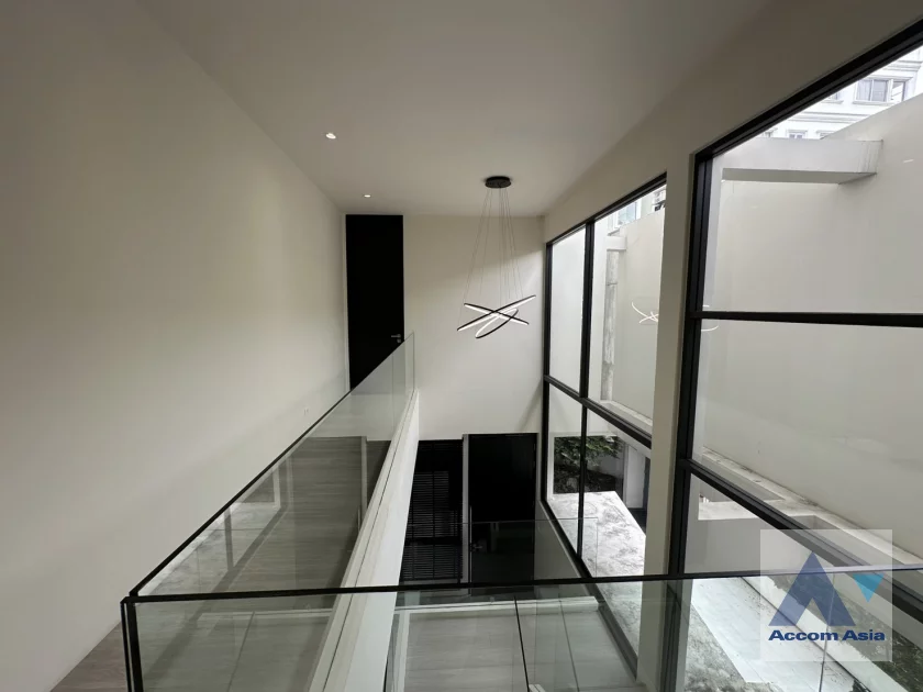 8  2 br House For Rent in Ratchadaphisek ,Bangkok MRT Huai Khwang AA36259