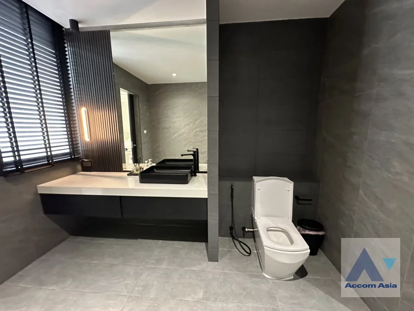 23  2 br House For Rent in Ratchadaphisek ,Bangkok MRT Huai Khwang AA36259