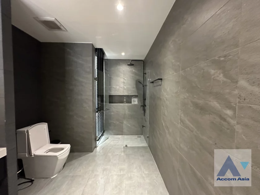 25  2 br House For Rent in Ratchadaphisek ,Bangkok MRT Huai Khwang AA36259