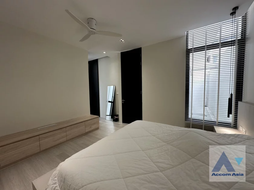 17  2 br House For Rent in Ratchadaphisek ,Bangkok MRT Huai Khwang AA36259
