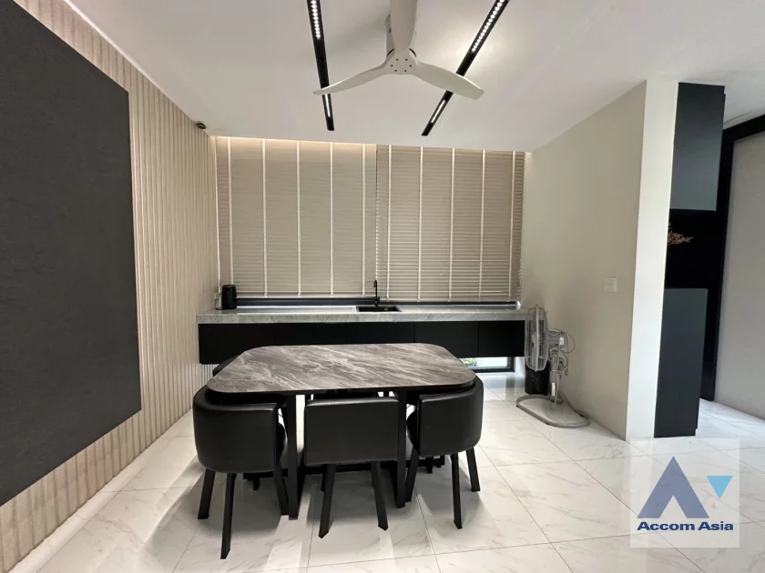 4  2 br House For Rent in Ratchadaphisek ,Bangkok MRT Huai Khwang AA36259