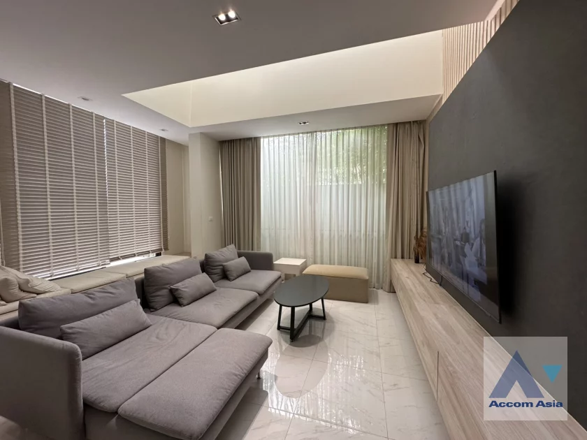 5  2 br House For Rent in Ratchadaphisek ,Bangkok MRT Huai Khwang AA36259